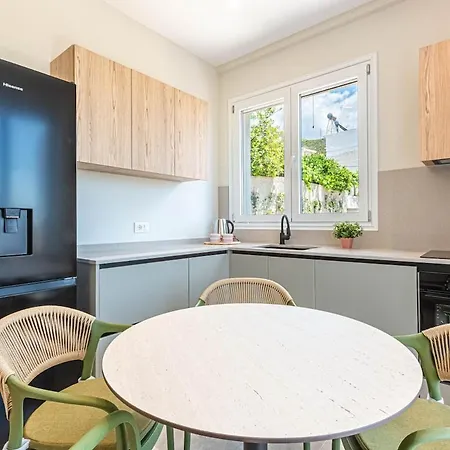 Apartman New Icon 1 - Parking And Kitchen
