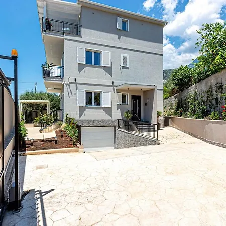 Apartman New Icon 1 - Parking And Kitchen Dhërmi